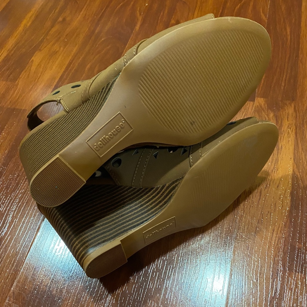 Women’s Wedges - Picture 3 of 3